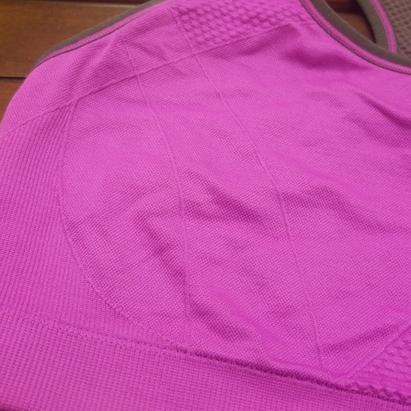 NEW BALANCE 💜 REVERSIBLE BRA - Picture 4 of 8